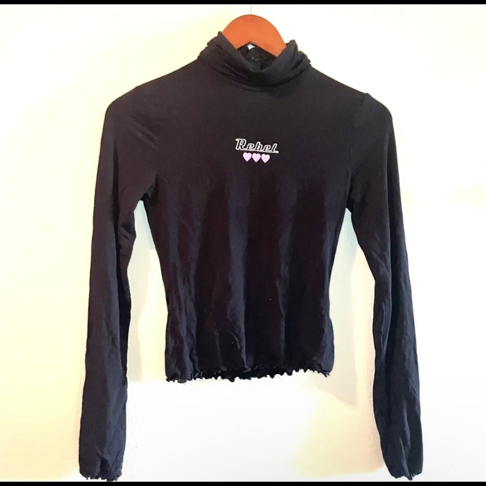 Forever 21 Top Size Small Womens Black Rebel Heart Mockneck Ruffle Hem Y2K